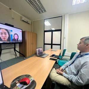 La Universidad Católica del Maule y la Universidad Bolivariana del Ecuador exploran oportunidades de colaboración bibliotecaria
